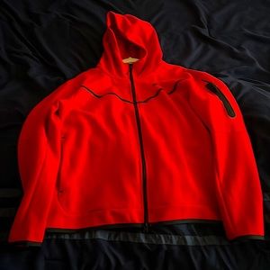 Nike Tech Fleece Full-Zip Hoodie (red)